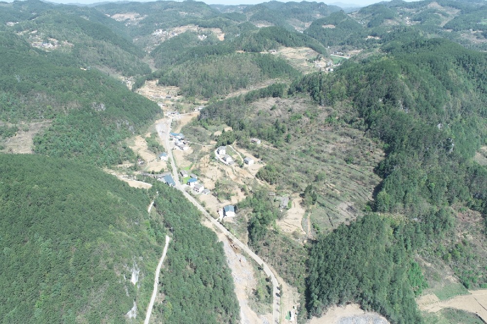 路愈寬，景愈明，可待漫慢行——朝天區(qū)曾家鎮(zhèn)（曾家場(chǎng)鎮(zhèn)至榮樂(lè)養(yǎng)生谷）段道路改建工程建設(shè)側(cè)記